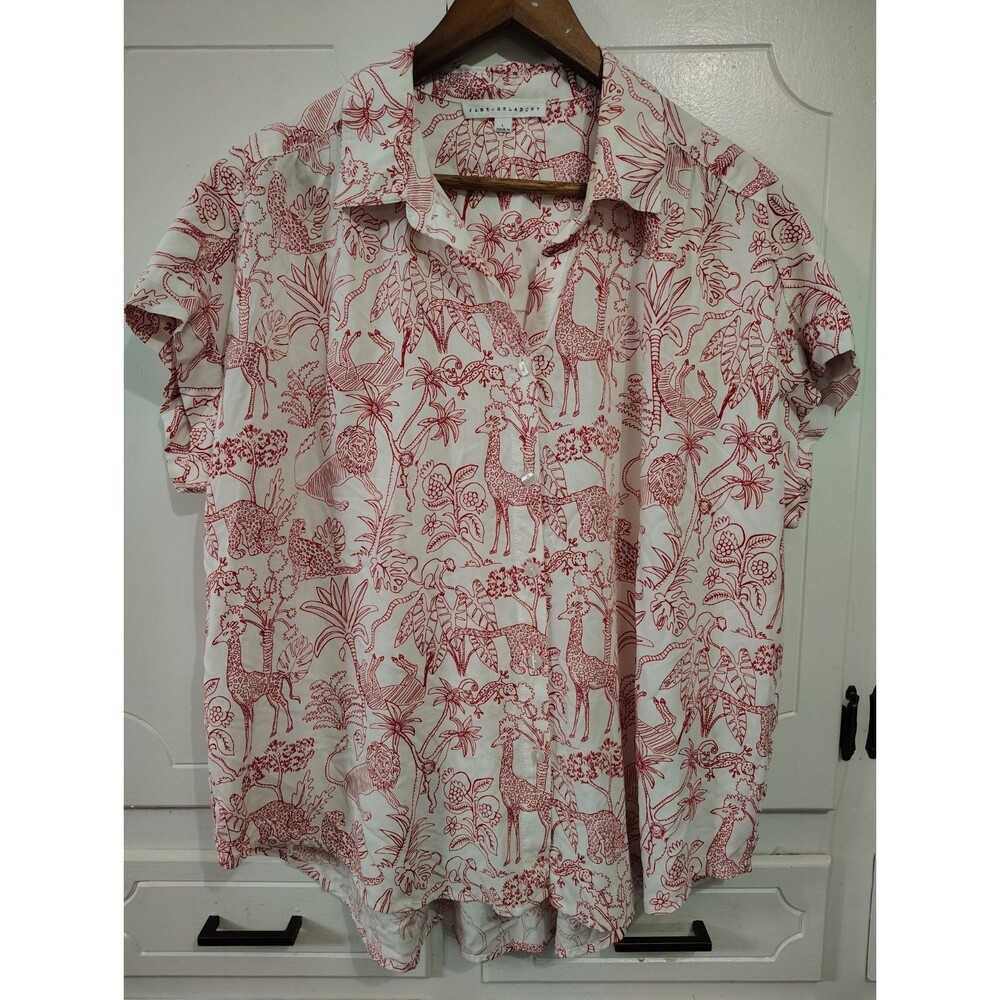 Jane and Delancey Large  Button Top Short Sleeve Rayon Safari Red White Lions
